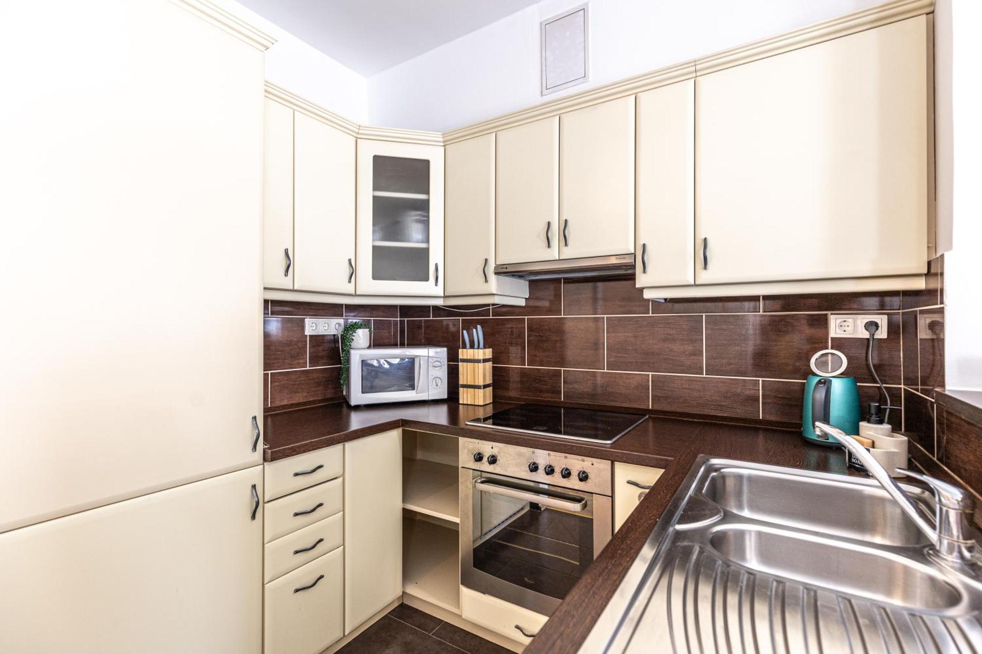 Gozsdu White Raven 504 With Free Underground Parking Apartment *