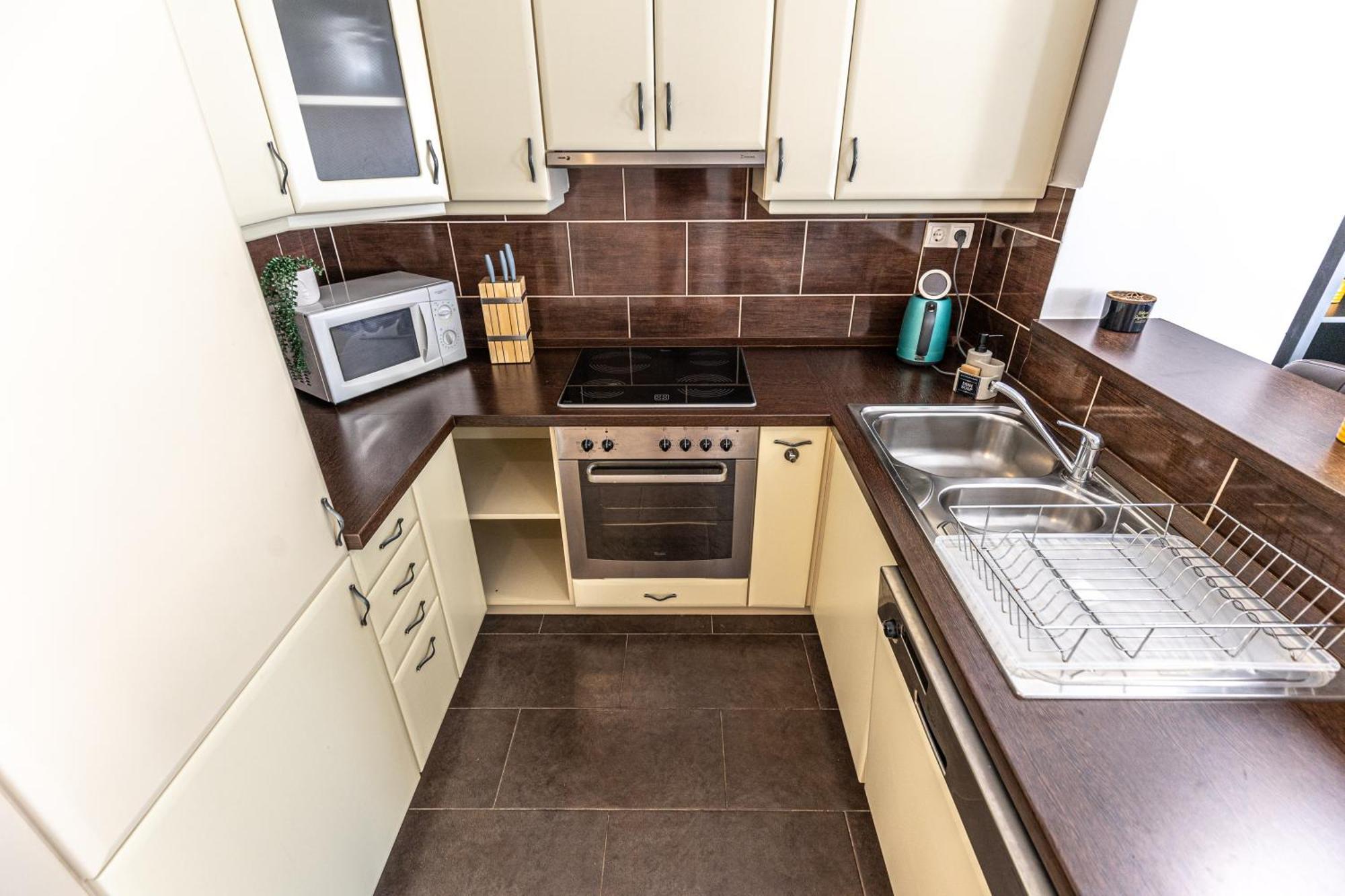 Apartment Gozsdu White Raven 504 With Free Underground Parking *