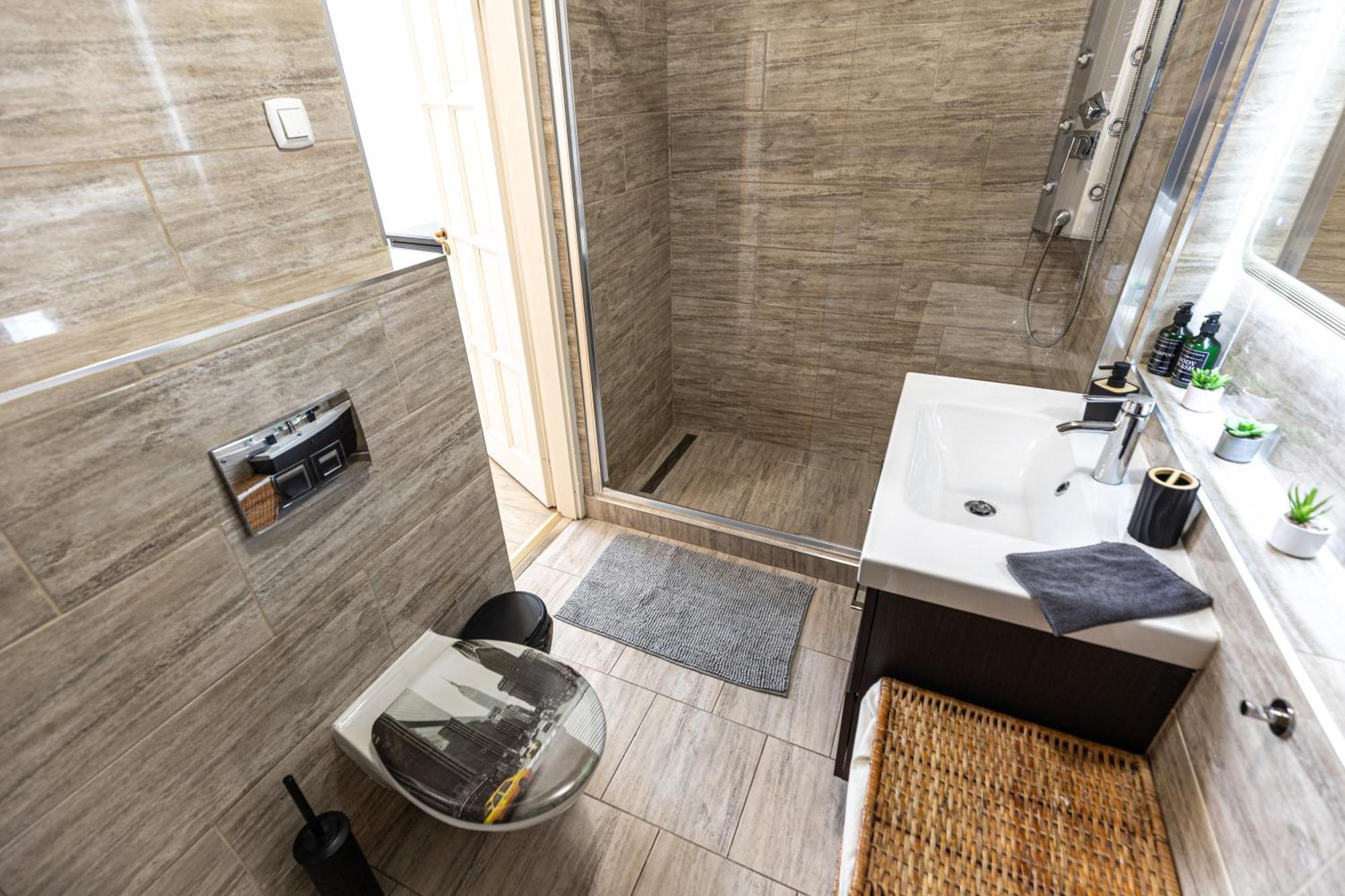 Apartment Gozsdu White Raven 504 With Free Underground Parking *