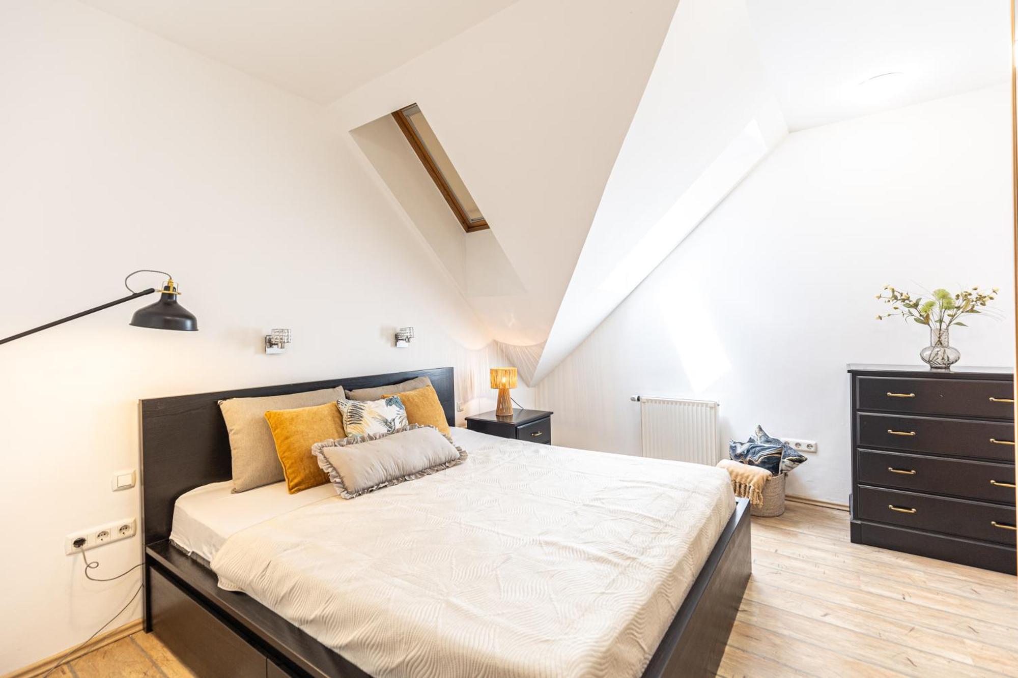 Gozsdu White Raven 504 With Free Underground Parking Apartment Budapest