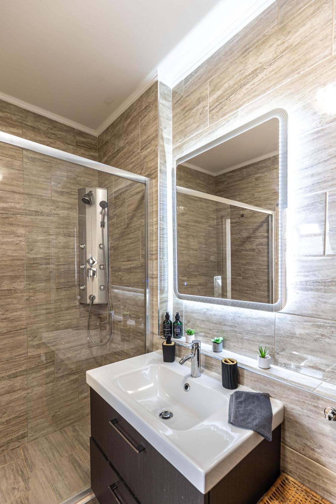 Apartamento Gozsdu White Raven 504 With Free Underground Parking